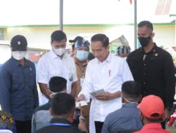 Presiden Serahkan BSU Bagi Peserta BPJS Ketenagakerjaan Di Baubau dan Buton