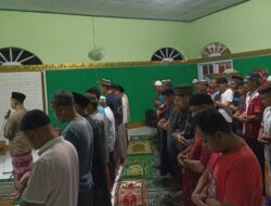 Awali Ramadhan Dengan Khidmat, Kasubag TU Imami Sholat Tarawih Berjamaah WBP Lapas Tahuna