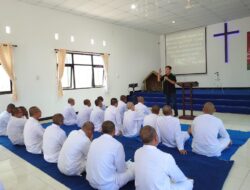 Komitmen, Lapas Narkotika Nusakambangan Rutin Berikan Pembinaan Kerohanian Bagi Narapidana