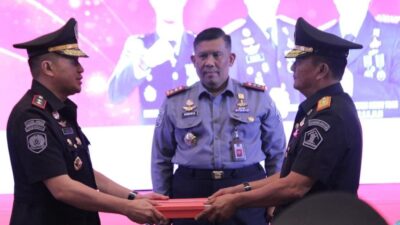 Disaksikan Kakanwil Kemenkumham Jabar, Veri Serahkan Kepemimpinan Lapas Cikarang dan Lapas Karawang