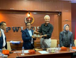 Capres Ganjar Pranowo Sambangi Kantor Persatuan Wartawan Indonesia, Ada Apa ???