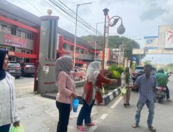 Lapas Perempuan Palembang Berbagi Takjil di Hari Jum’at Barokah