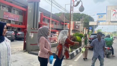 Lapas Perempuan Palembang Berbagi Takjil di Hari Jum’at Barokah