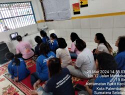 Khidmat! Warga Binaan Kristiani Lapas Perempuan Kelas IIA Palembang Ikuti Perayaan Jumat Agung Secara Virtual