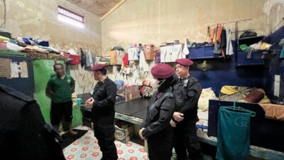 Tingkatkan Kewaspadaan di Akhir Ramadhan! Lapas Perempuan Kelas IIA Palembang Ikuti Apel Siaga dan Laksanakan Razia Rutin