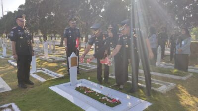 Sambut Hari Pengayoman Ke-79, Kalapas Narkotika Gunung Sindur Ikuti Tabur Bunga dan Ziarah di TMP Cikutra Bandung