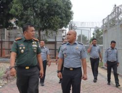 Sinergitas TNI dan Lapas Kelas I Tangerang Jamin Keamanan, Kepala KPLP Bersama Danramil Kontrol Langsung Blok Hunian