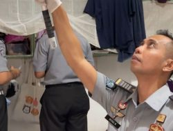 Ciptakan Lingkungan Bebas Halinar, Blok Hunian Warga Binaan Rutan Pondok Bambu Digeledah Petugas Gabungan