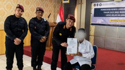 Penuh Haru nan Gembira, Satu Narapidana Lapas Karawang Terima Remisi Usia di Atas 70 Tahun