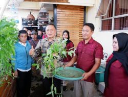 Bapas Jakarta Pusat Latih Klien Tanam Kangkung Hidroponik