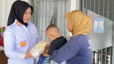 Lapas Perempuan Pontianak dan PIPAS Serahkan Bantuan untuk Anak Warga Binaan