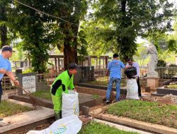 Bapas Jakarta Pusat Ajak Klien Pemasyarakatan Bersih-Bersih TPU Petamburan, Wujud Nyata Pidana Sosial yang Humanis