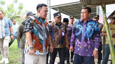 Bupati Tangerang Tinjau Lokasi Longsor di Bantaran Sungai Cidurian, Enam Rumah Terancam