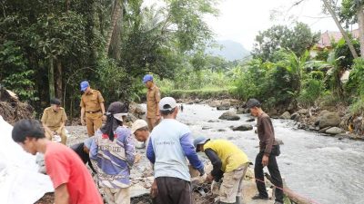 DPUPR Kabupaten Serang Gerak Cepat Tangani Banjir dan Longsor, Bangun Bronjong 60 Meter di Sungai Cilehem