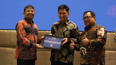 Kanwil DJP Banten Serahkan Taxpayers’ Charter kepada 60 Wajib Pajak dan Forkopimda