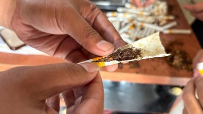 Petugas Lapas Karawang Gagalkan Penyelundupan Tembakau Sintetis dalam 48 Batang Rokok oleh Pengunjung